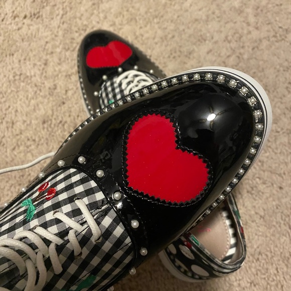 Betsey Johnson Abbott Black and White Heart and cherries oxfords - Picture 3 of 8